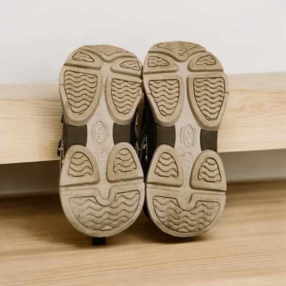 Boy's Toddler Sneakers Size 10 - Picture 2 of 3